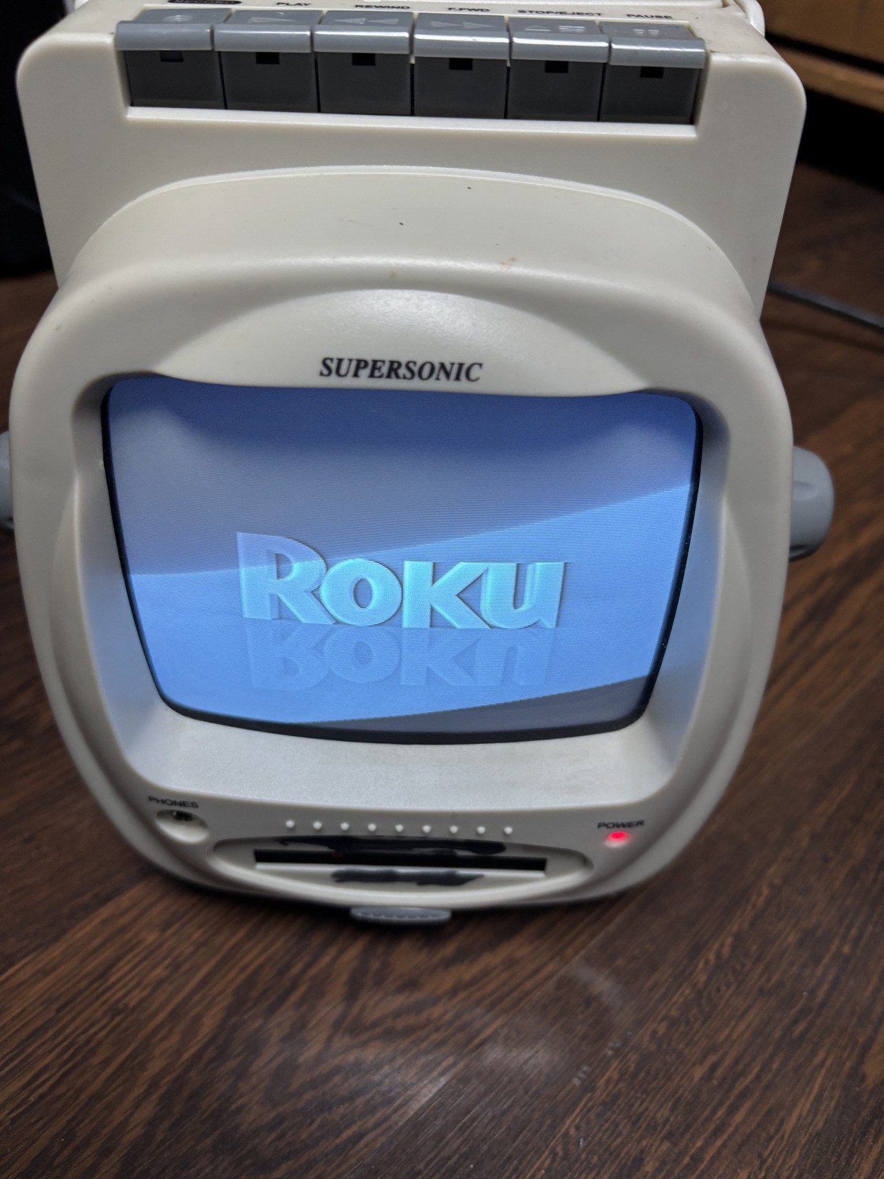 WATCHING STREAMING VIA ROKU ON A SUPERSONIC FC9600 CRT TV
